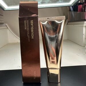 Hourglass Illusion Luminous Glow Foundation SPF 30 - NIB